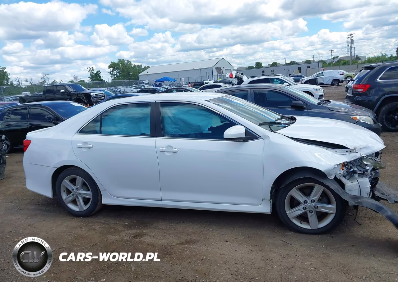 2014 Toyota Camry Se VIN:4T1BF1FK9EU440932 - 14