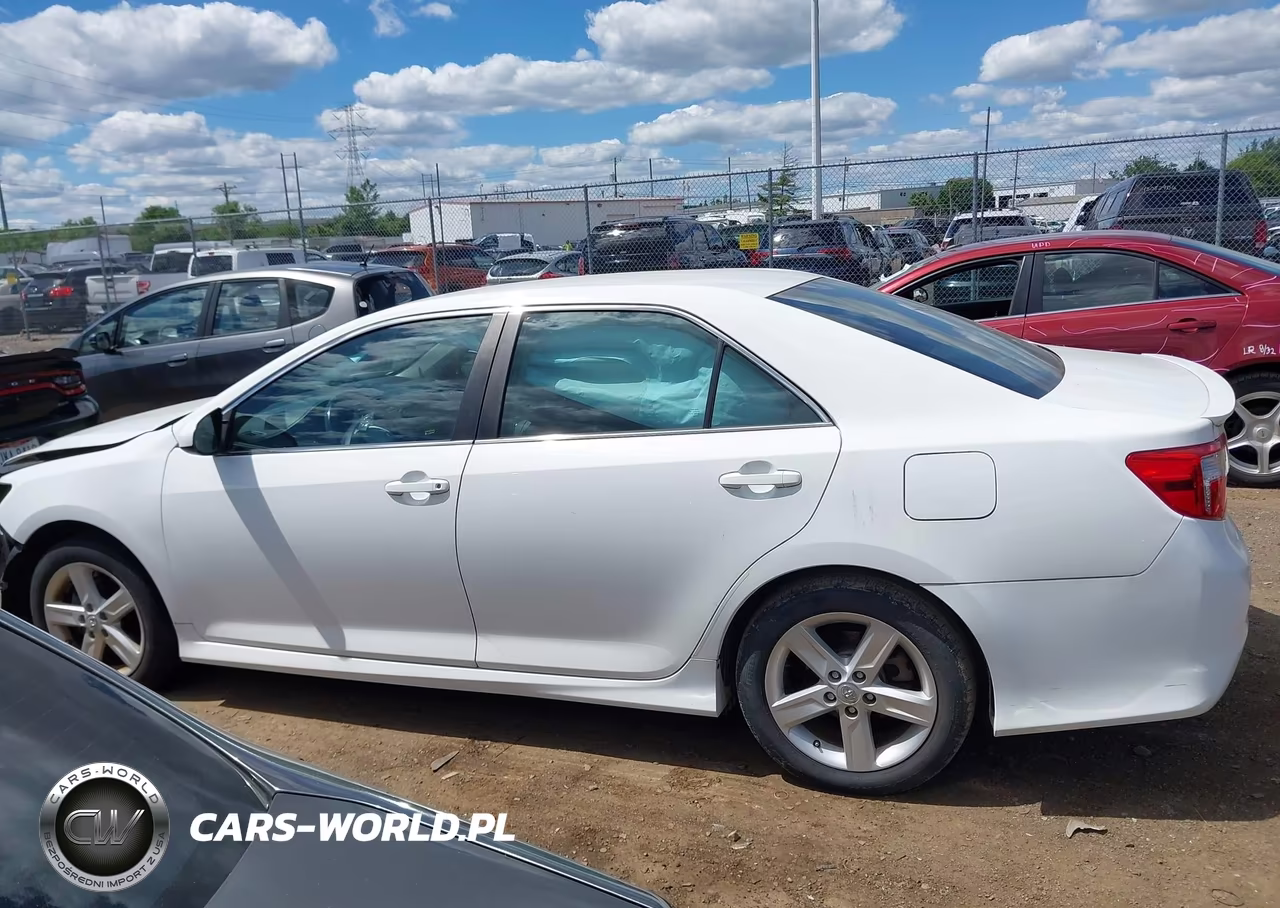 2014 Toyota Camry Se VIN:4T1BF1FK9EU440932 - 15