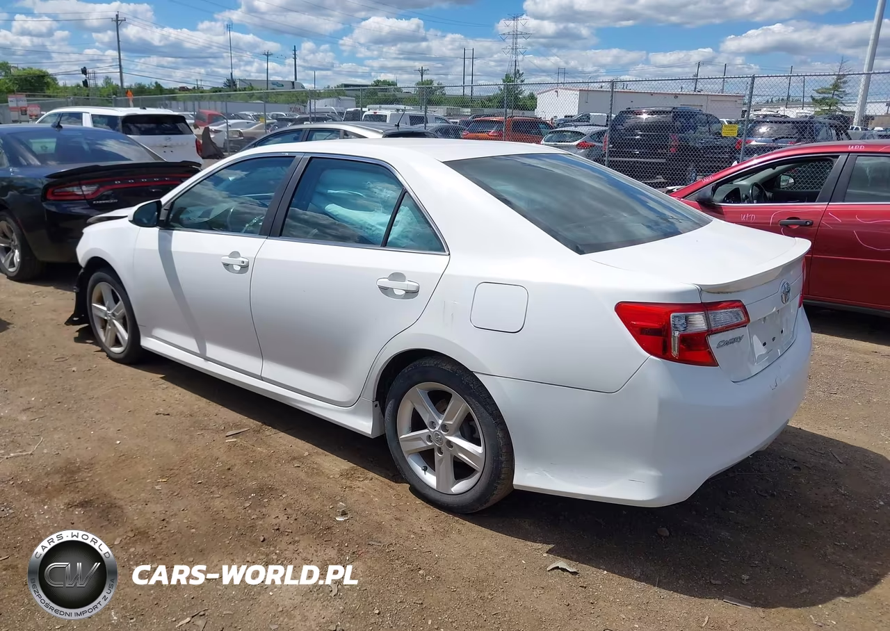 2014 Toyota Camry Se VIN:4T1BF1FK9EU440932 - 3