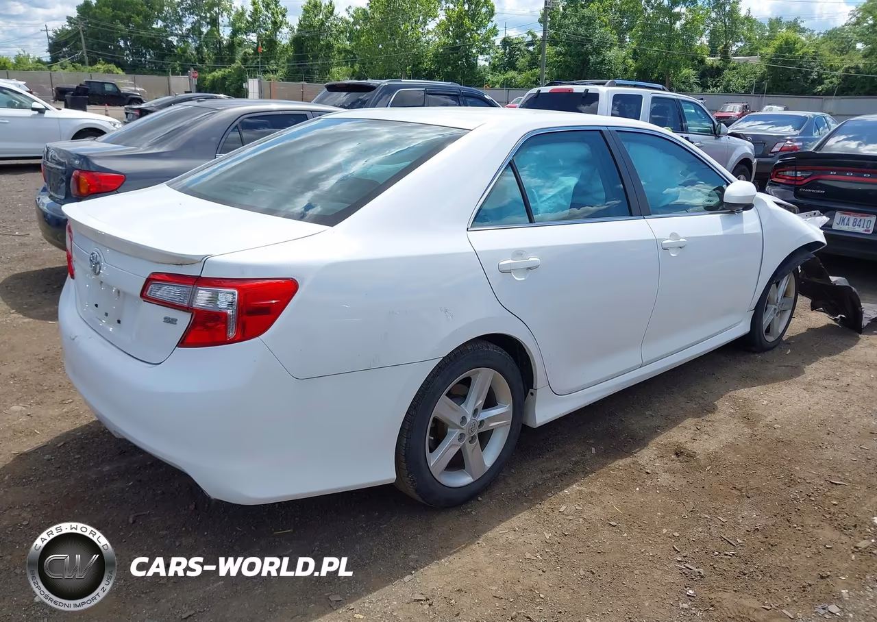 2014 Toyota Camry Se VIN:4T1BF1FK9EU440932 - 4