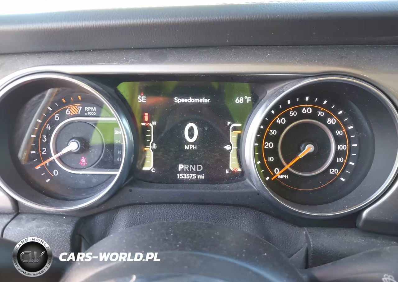 2020 Jeep Wrangler Unlimited Sahara 4X4 VIN:1C4HJXEN7LW151870 - 16