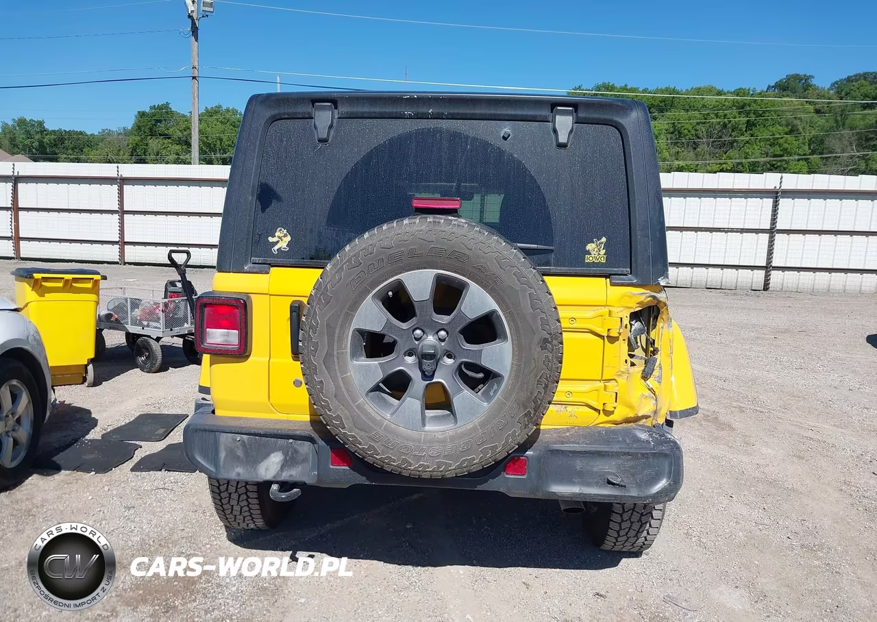 2020 Jeep Wrangler Unlimited Sahara 4X4 VIN:1C4HJXEN7LW151870 - 17