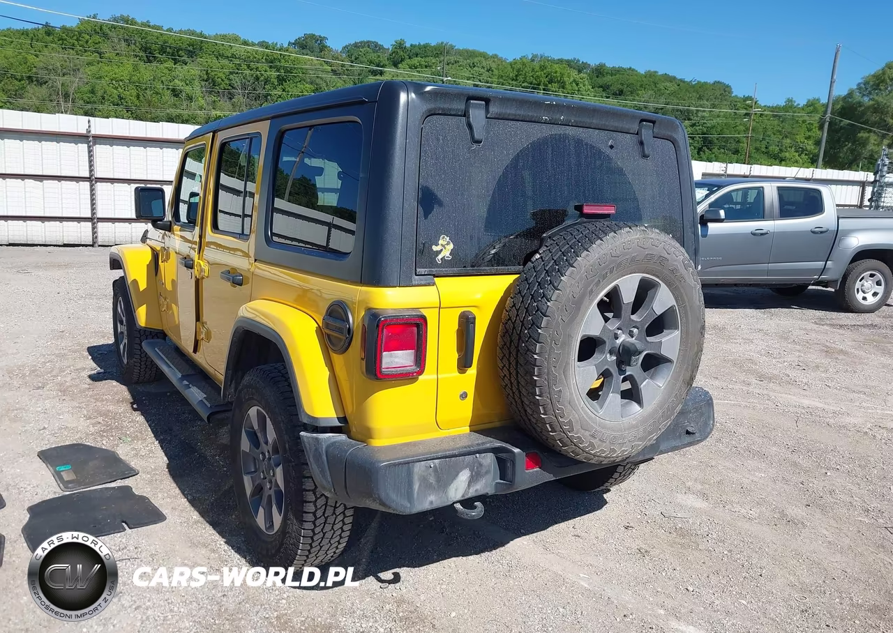 2020 Jeep Wrangler Unlimited Sahara 4X4 VIN:1C4HJXEN7LW151870 - 3