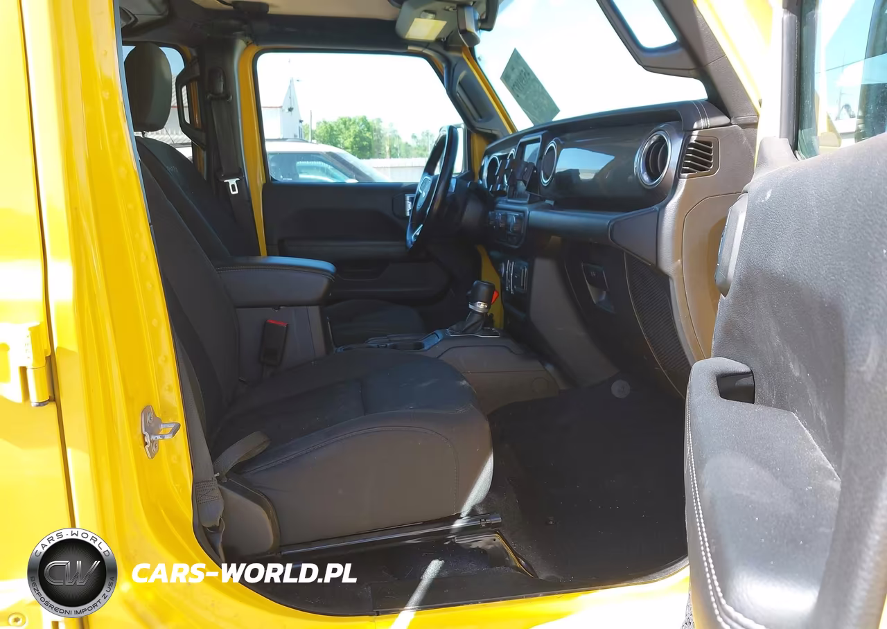 2020 Jeep Wrangler Unlimited Sahara 4X4 VIN:1C4HJXEN7LW151870 - 5