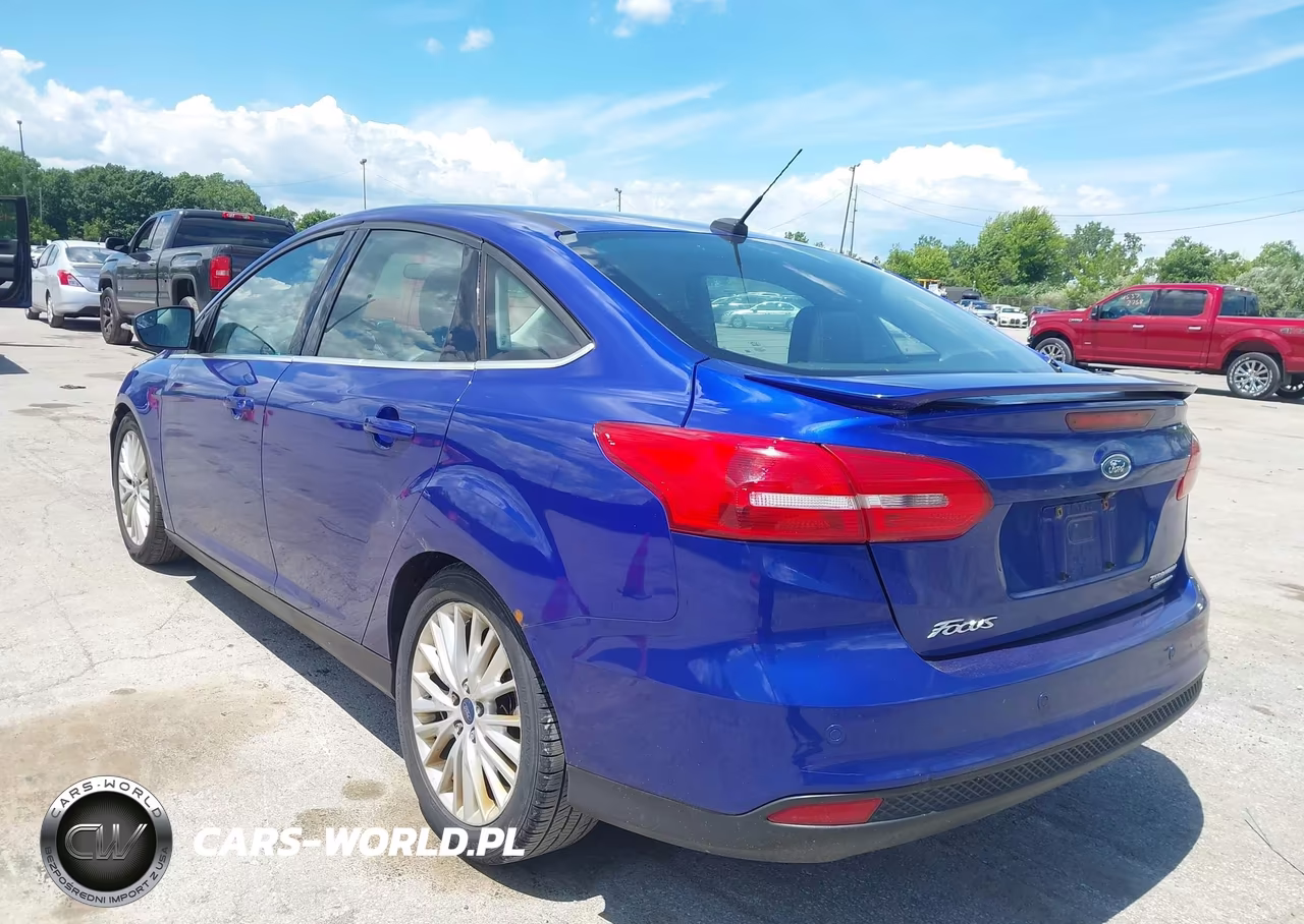 2015 Ford Focus Titanium VIN:1FADP3J28FL275241 - 3