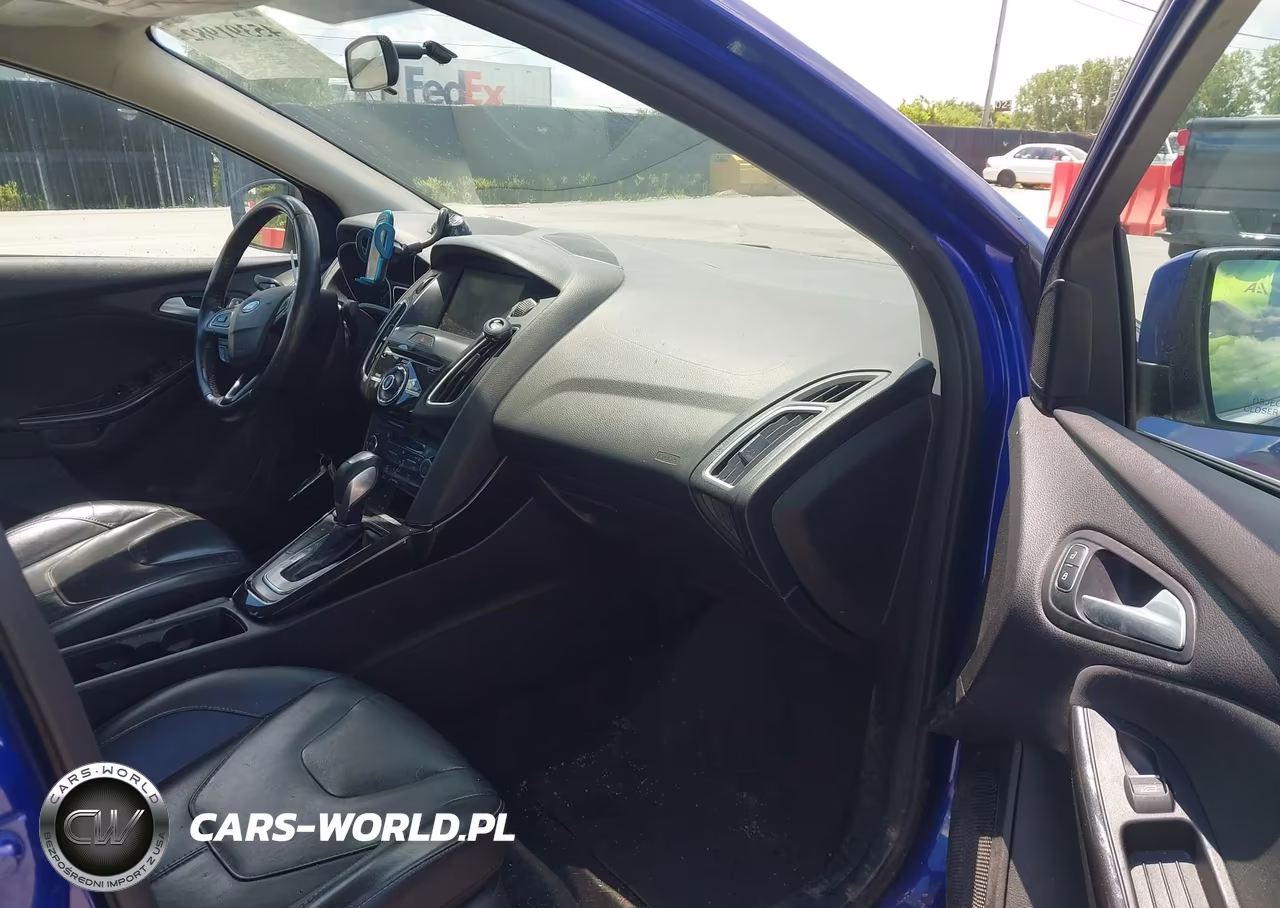 2015 Ford Focus Titanium VIN:1FADP3J28FL275241 - 5