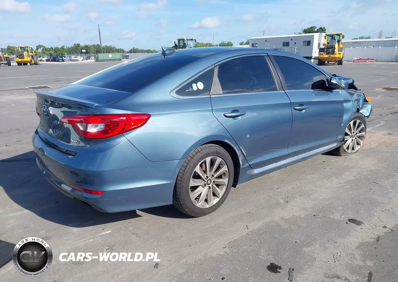 2016 Hyundai Sonata Sport VIN:5NPE34AF6GH379171 - 4
