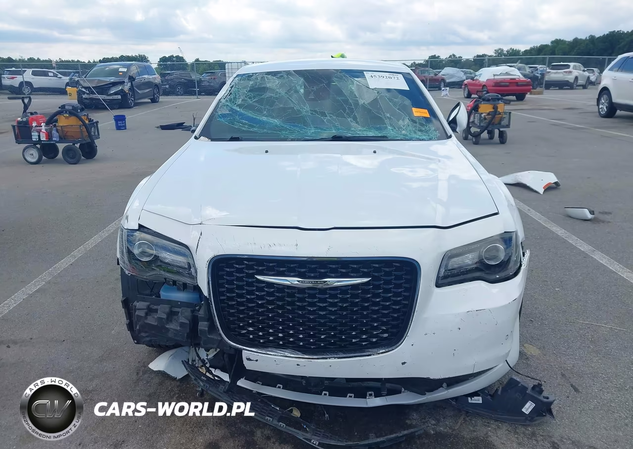 2016 Chrysler 300 VIN:2C3CCAGG7GH220842 - 13