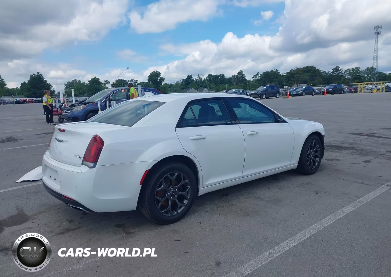 2016 Chrysler 300 VIN:2C3CCAGG7GH220842 - 4