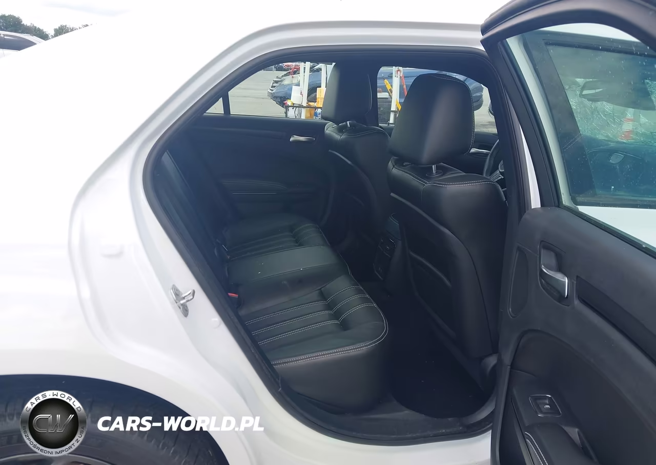 2016 Chrysler 300 VIN:2C3CCAGG7GH220842 - 8