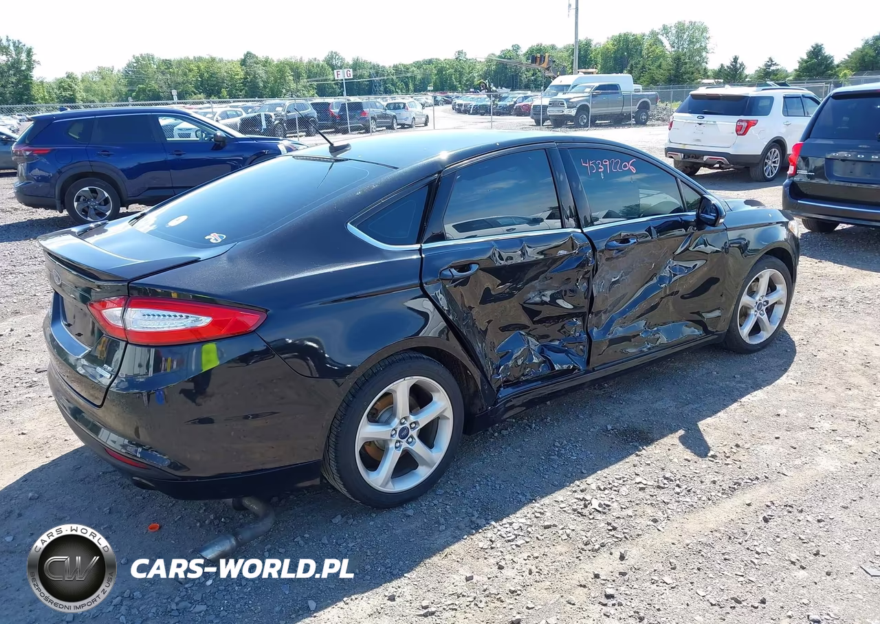 2015 Ford Fusion Se VIN:1FA6P0HD3F5105842 - 4