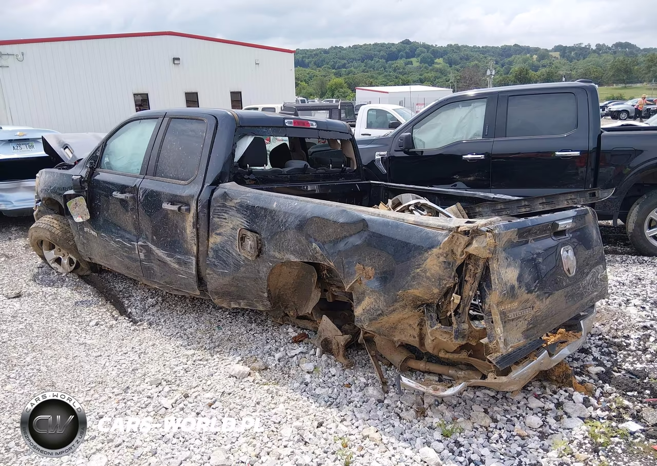 2020 Ram 1500 Big Horn 4X4 6'4 Box VIN:1C6SRFBT2LN136735 - 3