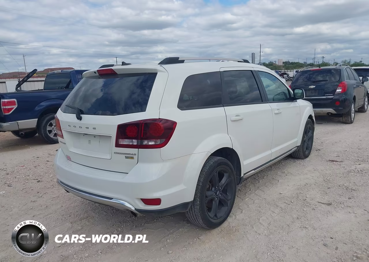 2018 Dodge Journey Crossroad VIN:3C4PDCGG4JT379077 - 4