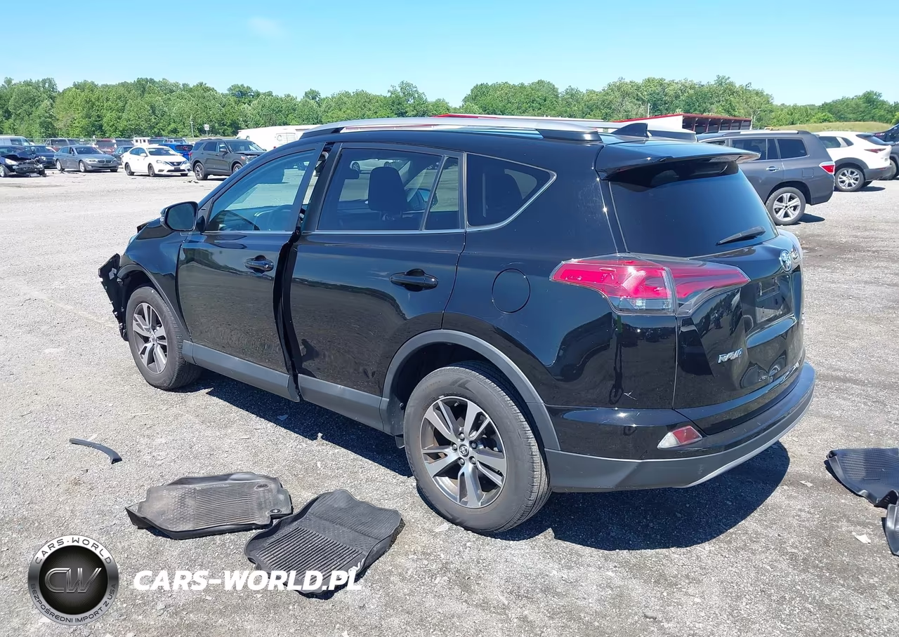 2018 Toyota Rav4 Xle VIN:2T3RFREV9JW713233 - 3