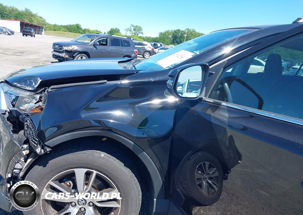 2018 Toyota Rav4 Xle VIN:2T3RFREV9JW713233 - 6