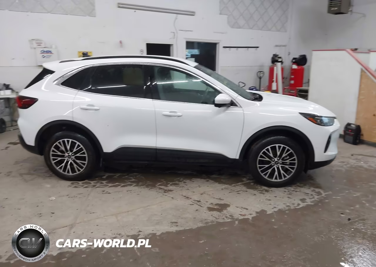 2023 Ford Escape Phev VIN:1FMCU0E14PUA75625 - 18