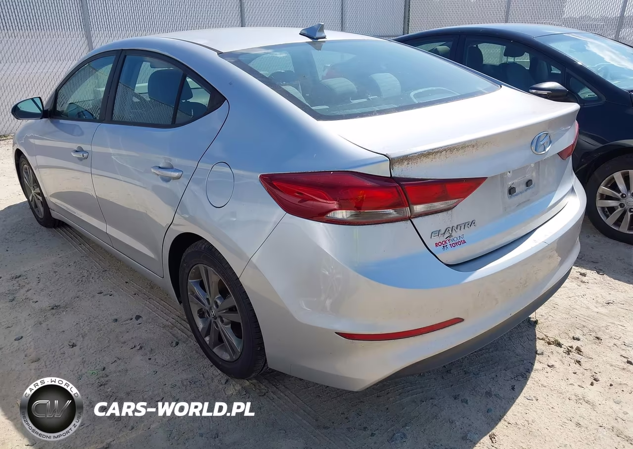 2018 Hyundai Elantra Sel VIN:5NPD84LFXJH267832 - 3