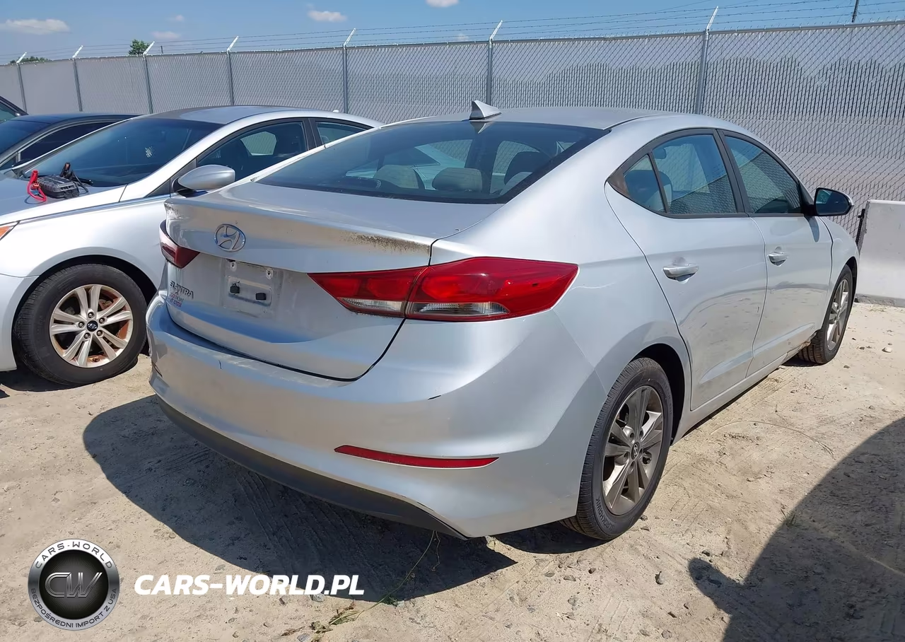 2018 Hyundai Elantra Sel VIN:5NPD84LFXJH267832 - 4