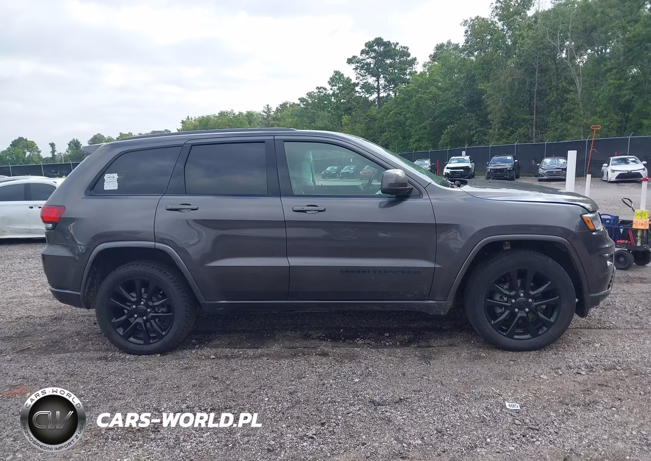 2020 Jeep Grand Cherokee Altitude 4X2 VIN:1C4RJEAG9LC268612 - 13