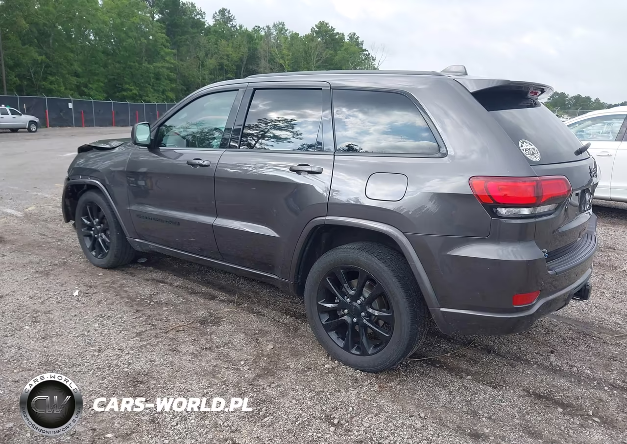 2020 Jeep Grand Cherokee Altitude 4X2 VIN:1C4RJEAG9LC268612 - 3
