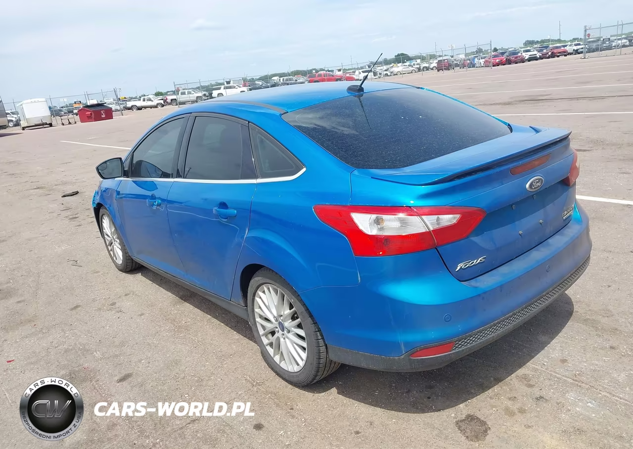2014 Ford Focus Titanium VIN:1FADP3J23EL118277 - 3