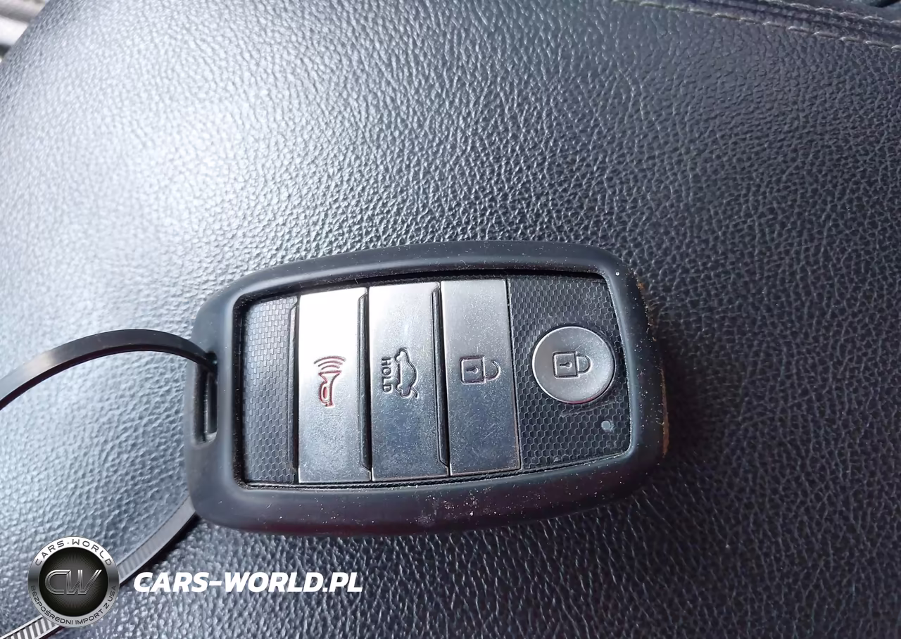 2019 Kia Optima S VIN:5XXGT4L30KG331813 - 11