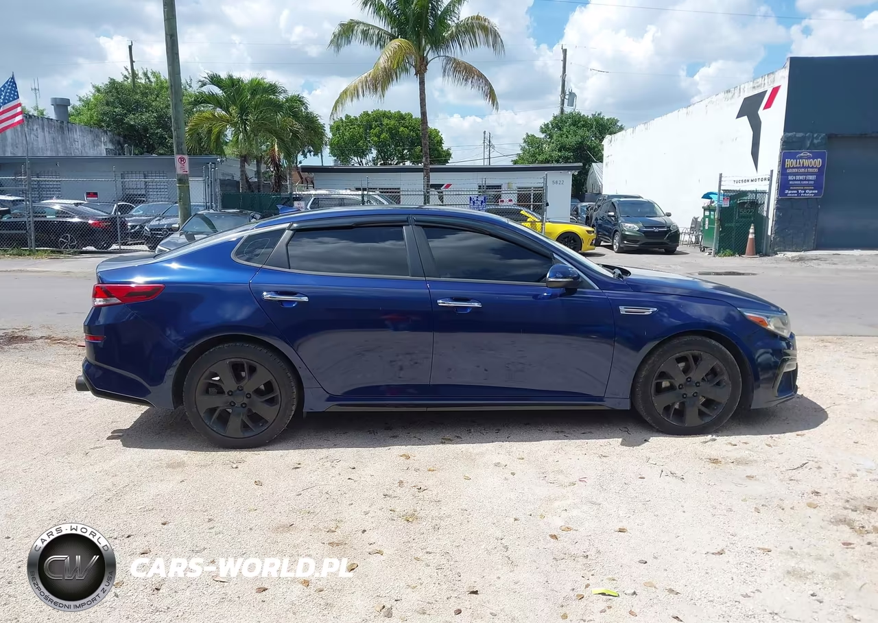 2019 Kia Optima S VIN:5XXGT4L30KG331813 - 13