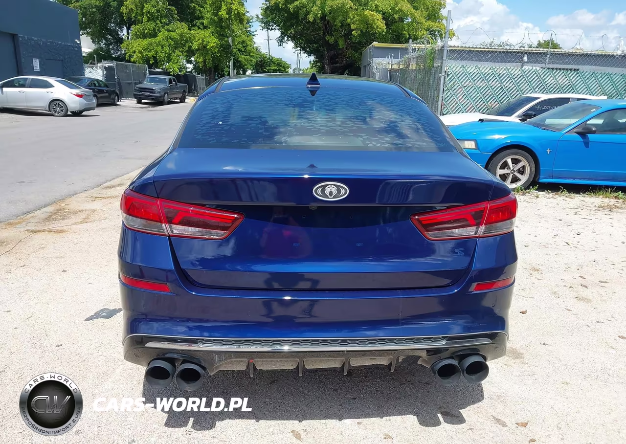 2019 Kia Optima S VIN:5XXGT4L30KG331813 - 16