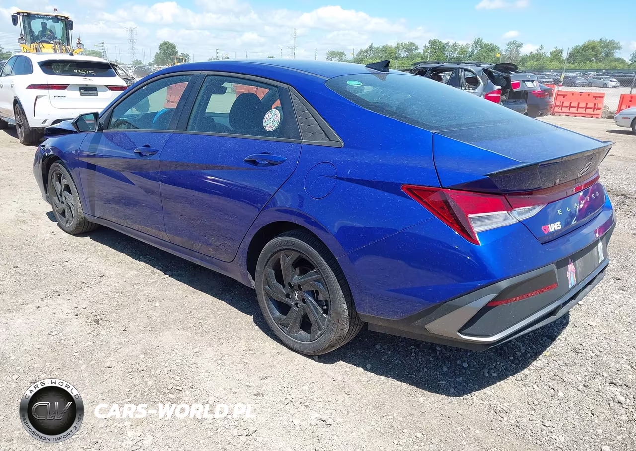 2026 Hyundai Elantra Sel Sport VIN:KMHLM4DG9TU120369 - 3