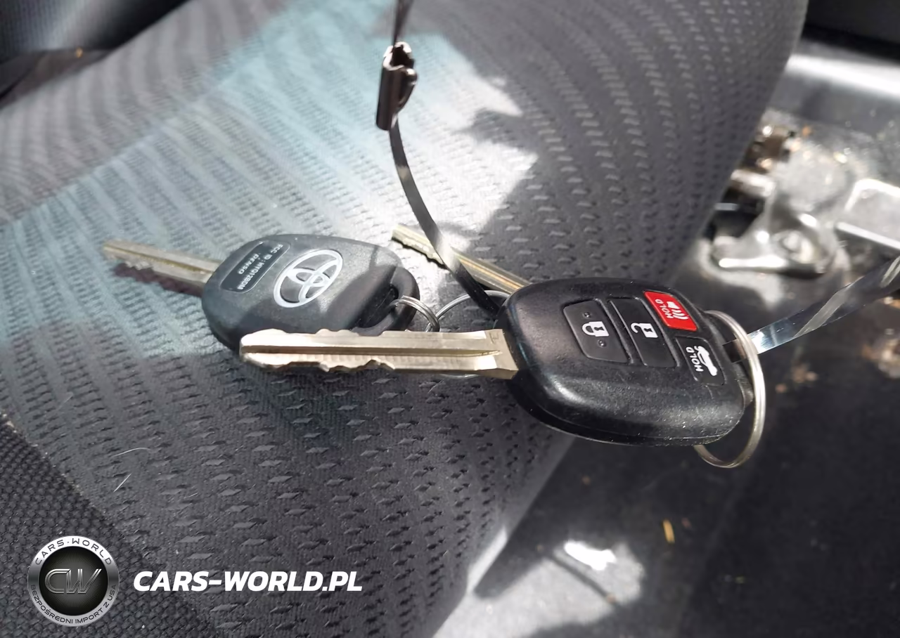 2017 Toyota Camry Le VIN:4T1BF1FK5HU779210 - 11
