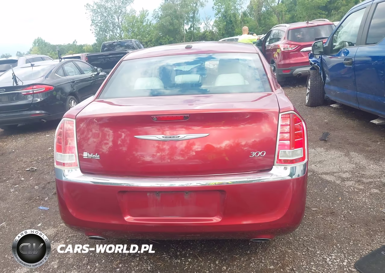 2014 Chrysler 300 Uptown Edition VIN:2C3CCAAG2EH352588 - 17
