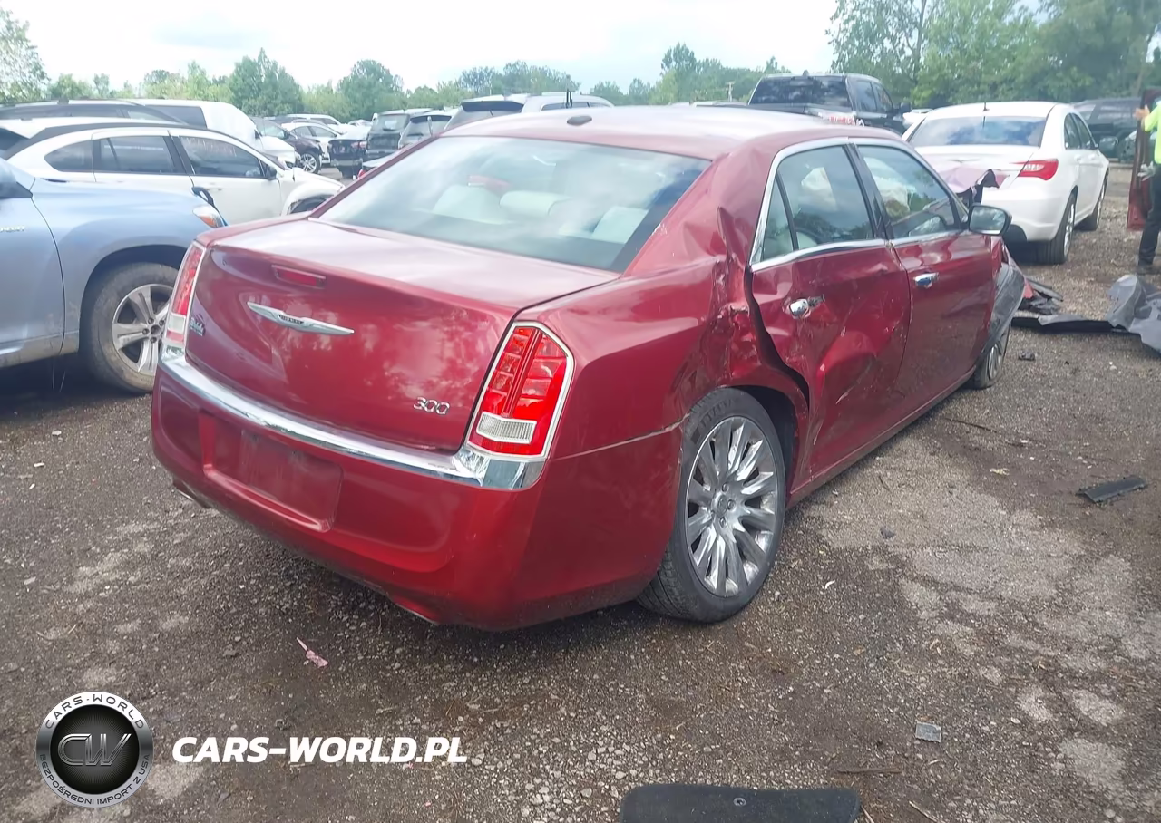 2014 Chrysler 300 Uptown Edition VIN:2C3CCAAG2EH352588 - 4