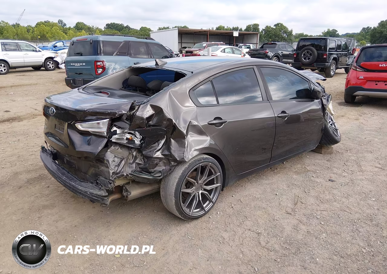 2018 Kia Forte Lx VIN:3KPFK4A73JE205778 - 4