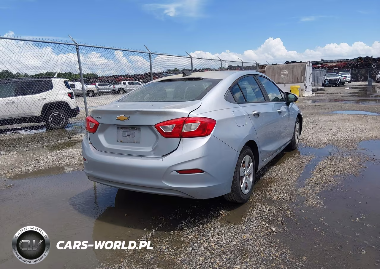 2017 Chevrolet Cruz VIN:1G1BC5SM3H7191650 - 4