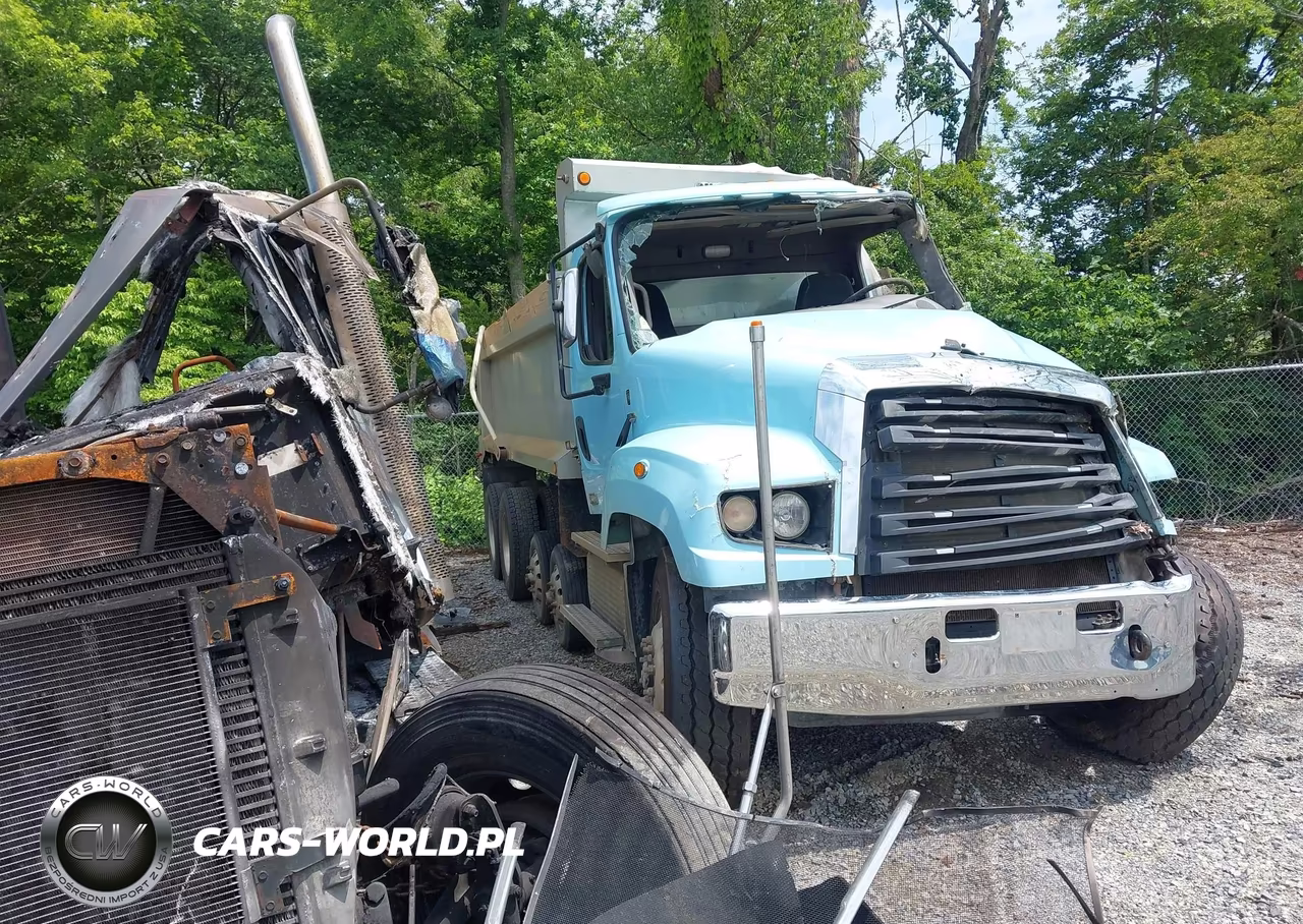 2017 Freightliner 114Sd