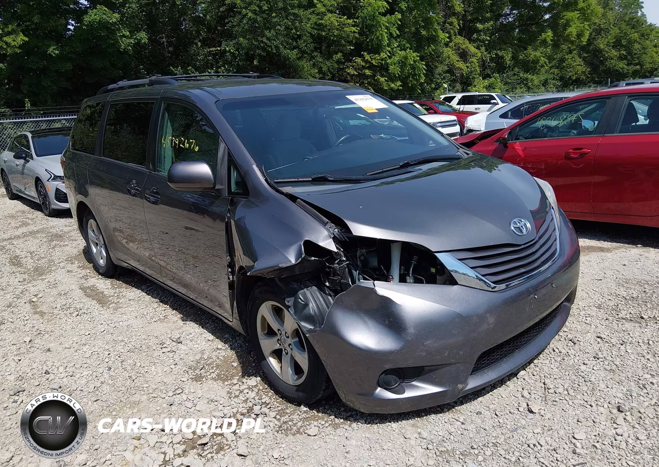 2015 Toyota Sienna Le 8 Passenger