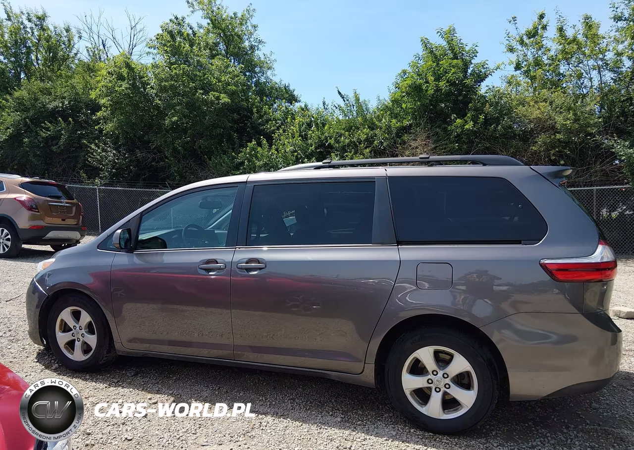 2015 Toyota Sienna Le 8 Passenger VIN:5TDKK3DC4FS582778 - 14