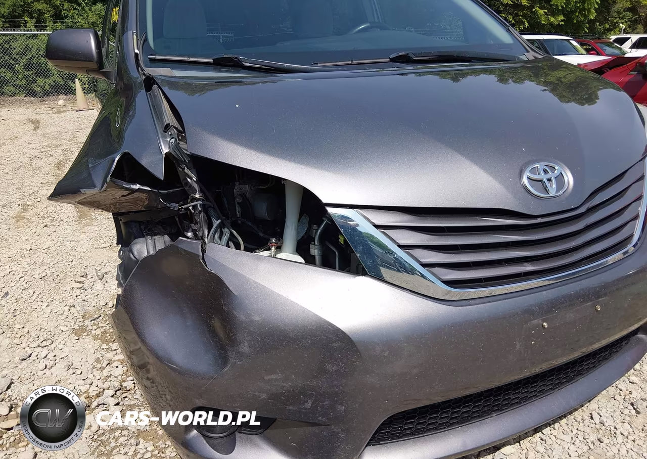 2015 Toyota Sienna Le 8 Passenger VIN:5TDKK3DC4FS582778 - 17