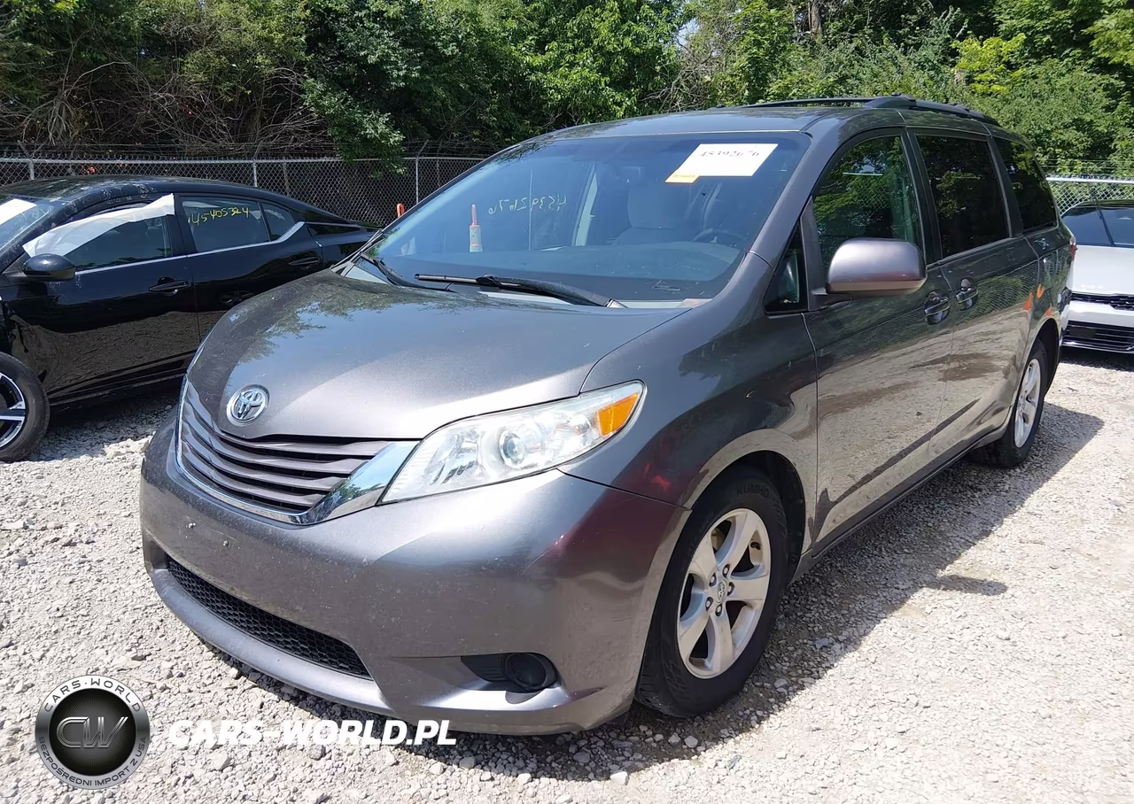 2015 Toyota Sienna Le 8 Passenger VIN:5TDKK3DC4FS582778 - 2