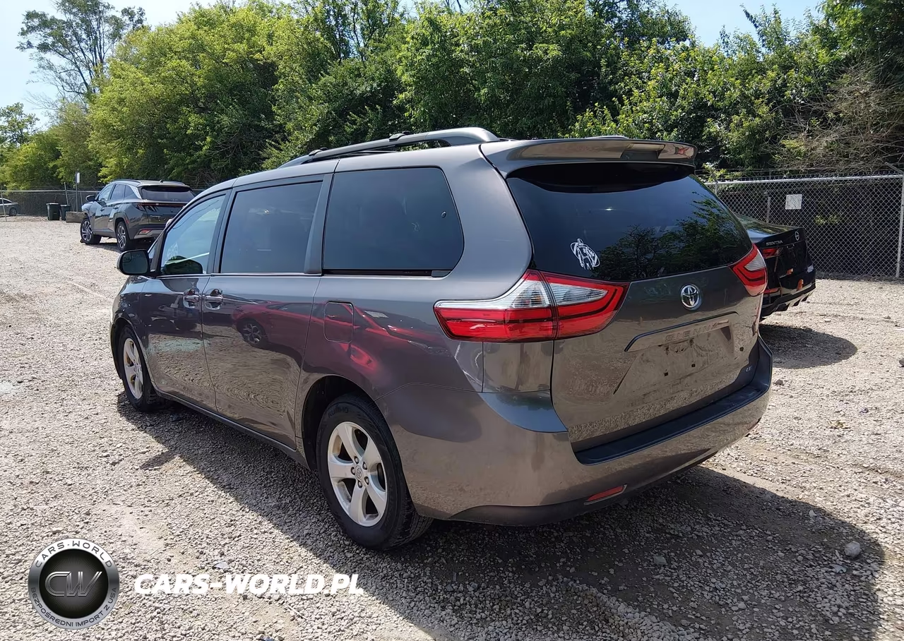 2015 Toyota Sienna Le 8 Passenger VIN:5TDKK3DC4FS582778 - 3