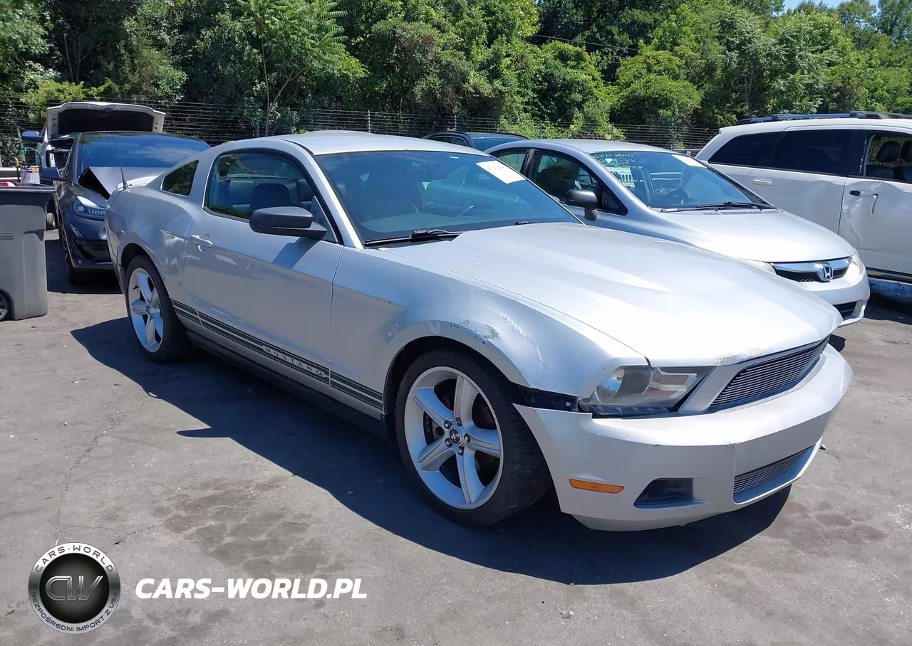 2010 Ford Mustang V6-V6 Premium