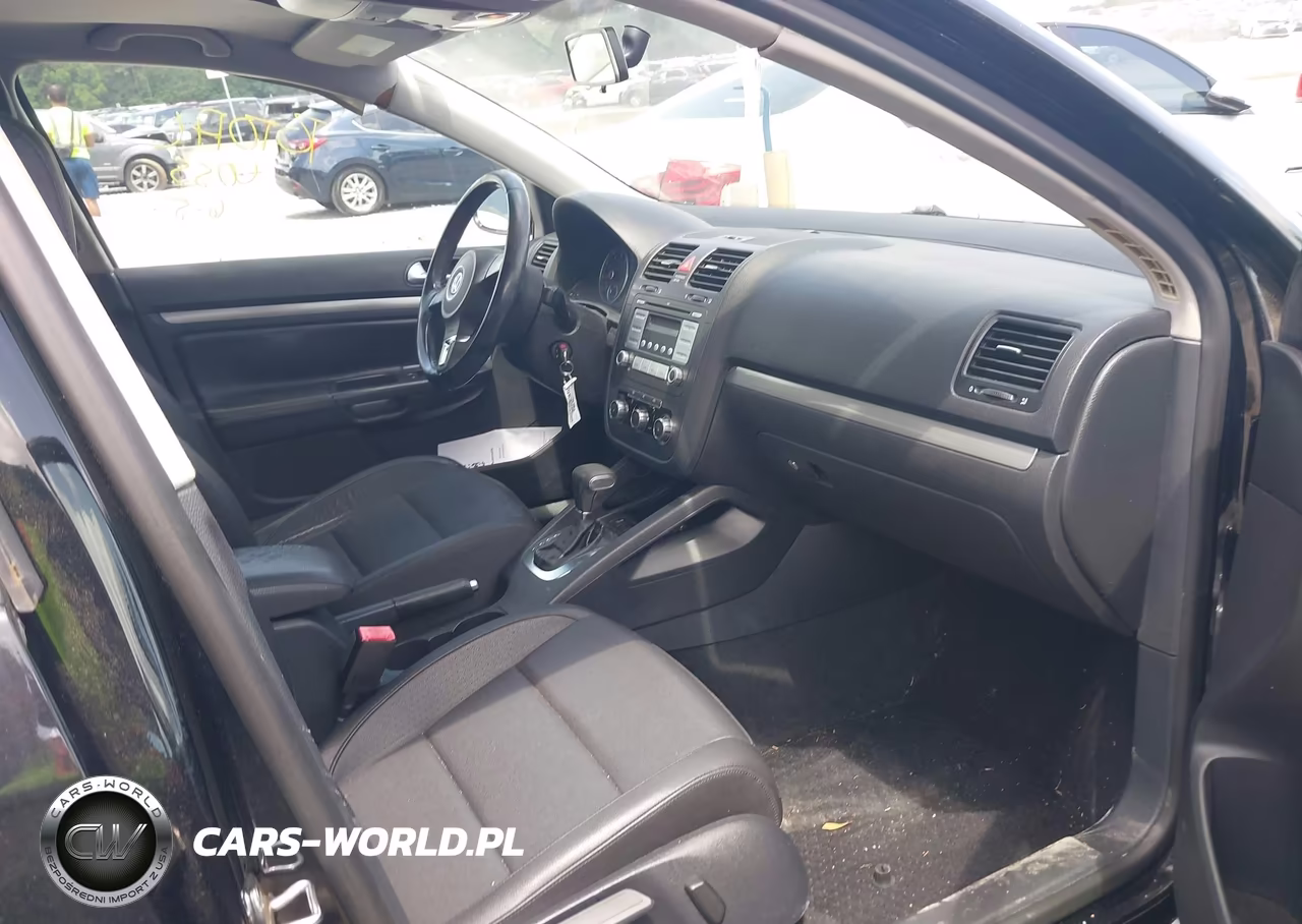 2010 Volkswagen Jetta Limited Edition VIN:3VWAX7AJ7AM137898 - 5