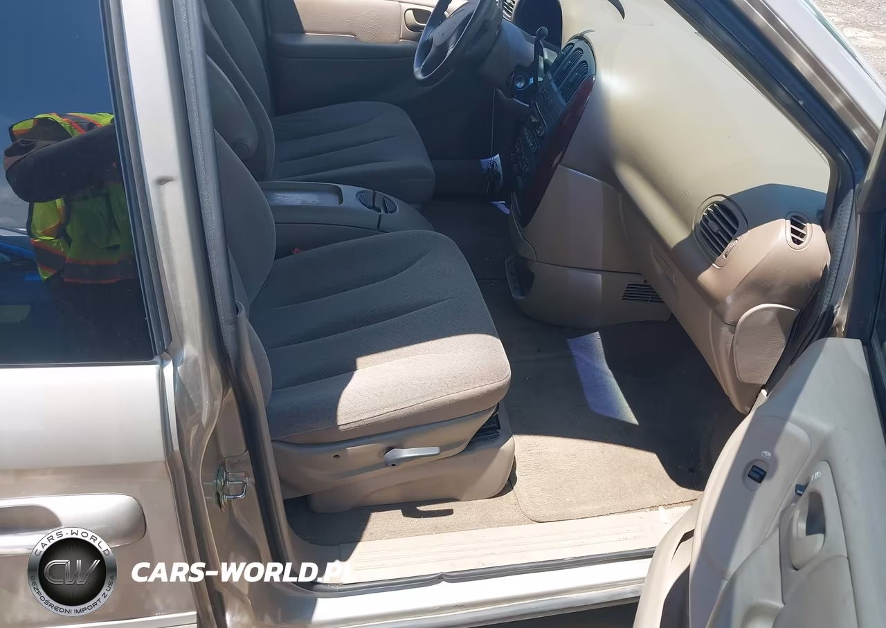 2002 Chrysler Town & Country Lx VIN:2C8GP44302R613264 - 5