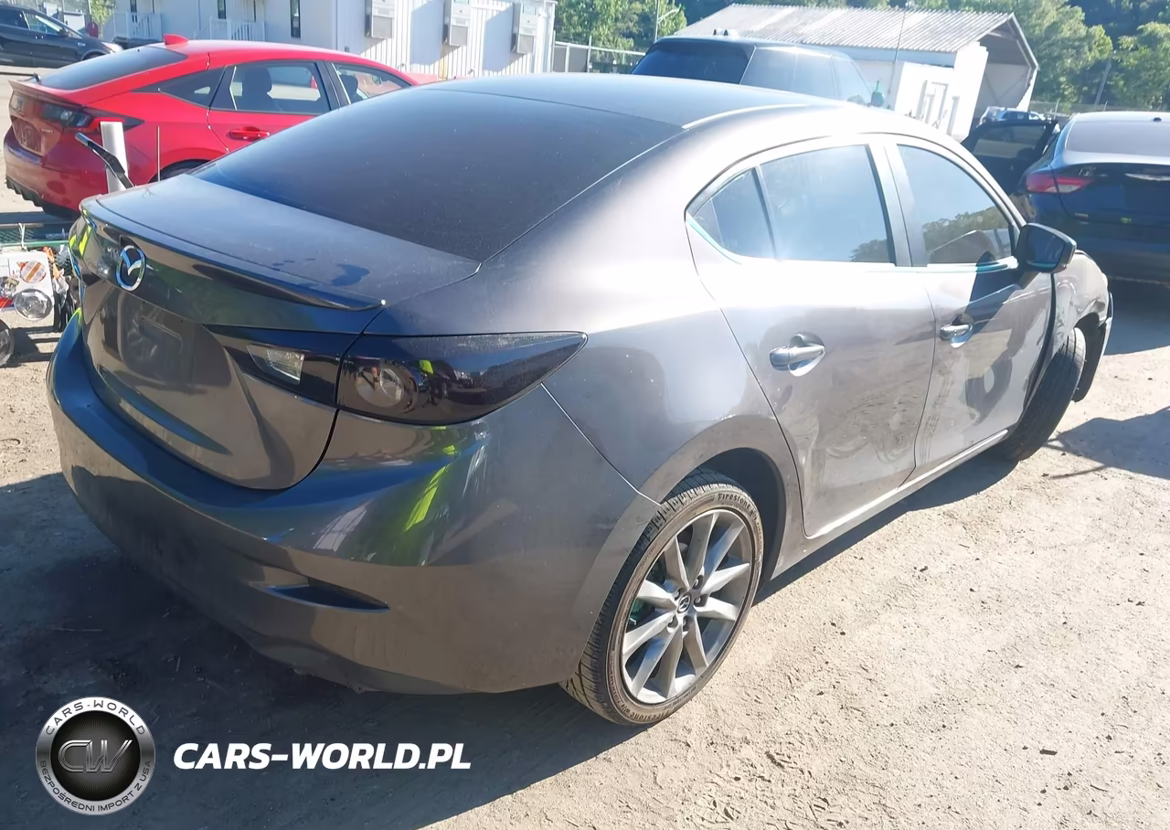 2018 Mazda Mazda3 Touring VIN:3MZBN1V37JM263147 - 4