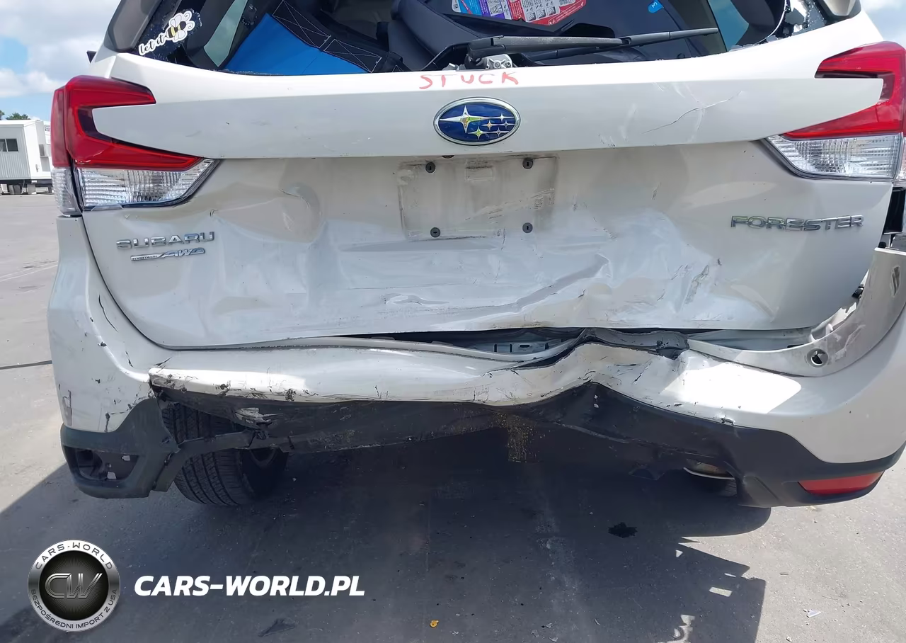 2023 Subaru Forester Premium VIN:JF2SKAEC8PH462136 - 6