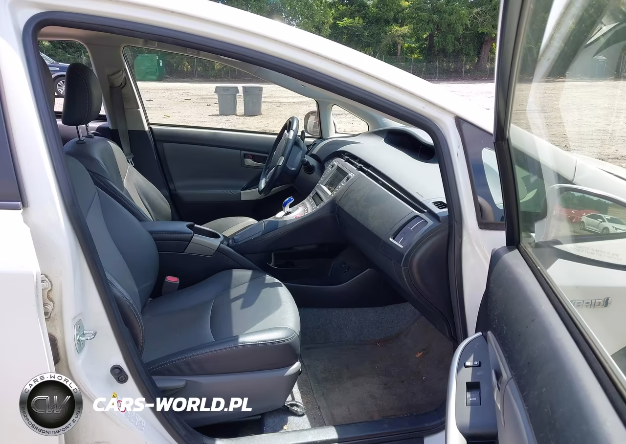 2014 Toyota Prius Four VIN:JTDKN3DU0E1801523 - 5
