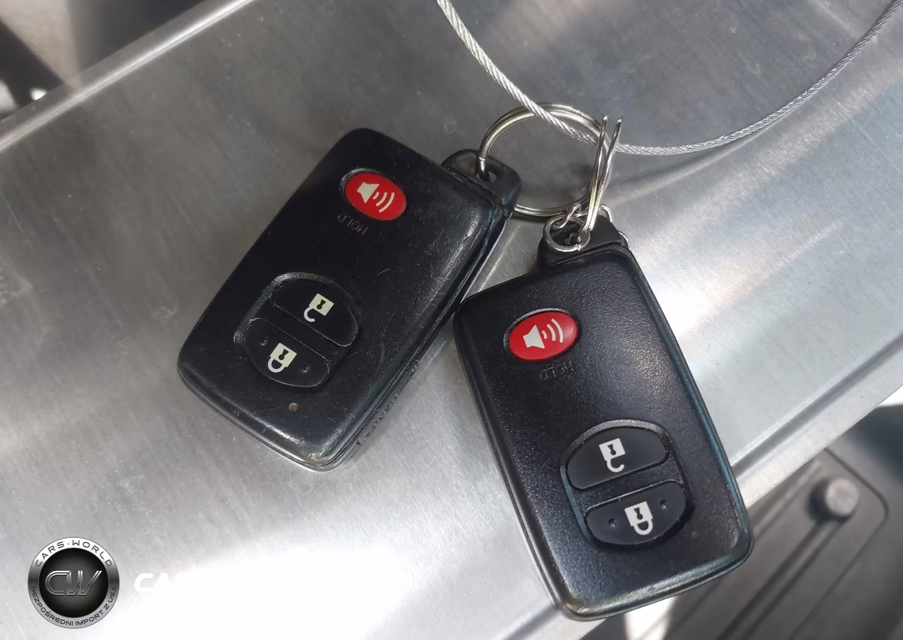 2015 Toyota Prius Two VIN:JTDKN3DU4F1862116 - 11