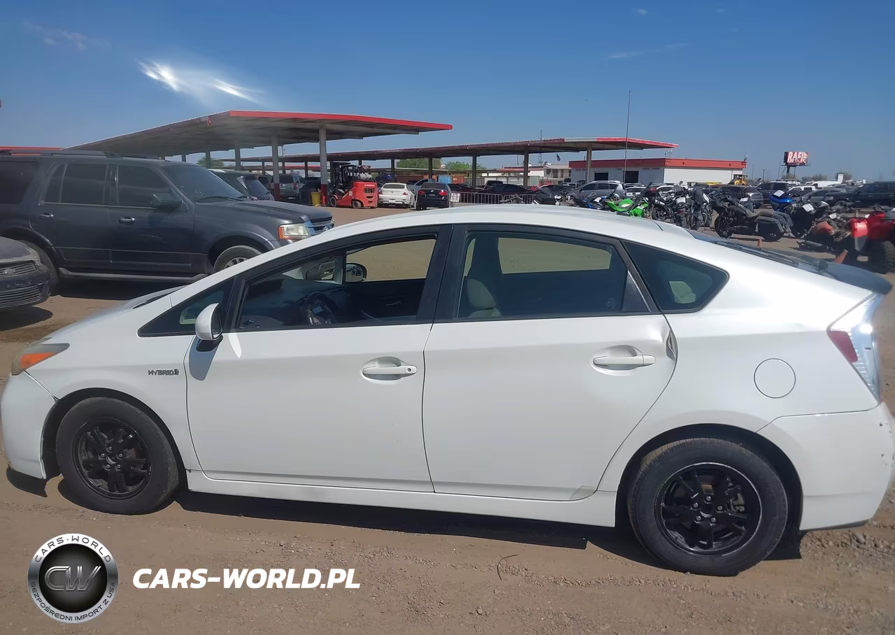 2015 Toyota Prius Two VIN:JTDKN3DU4F1862116 - 14