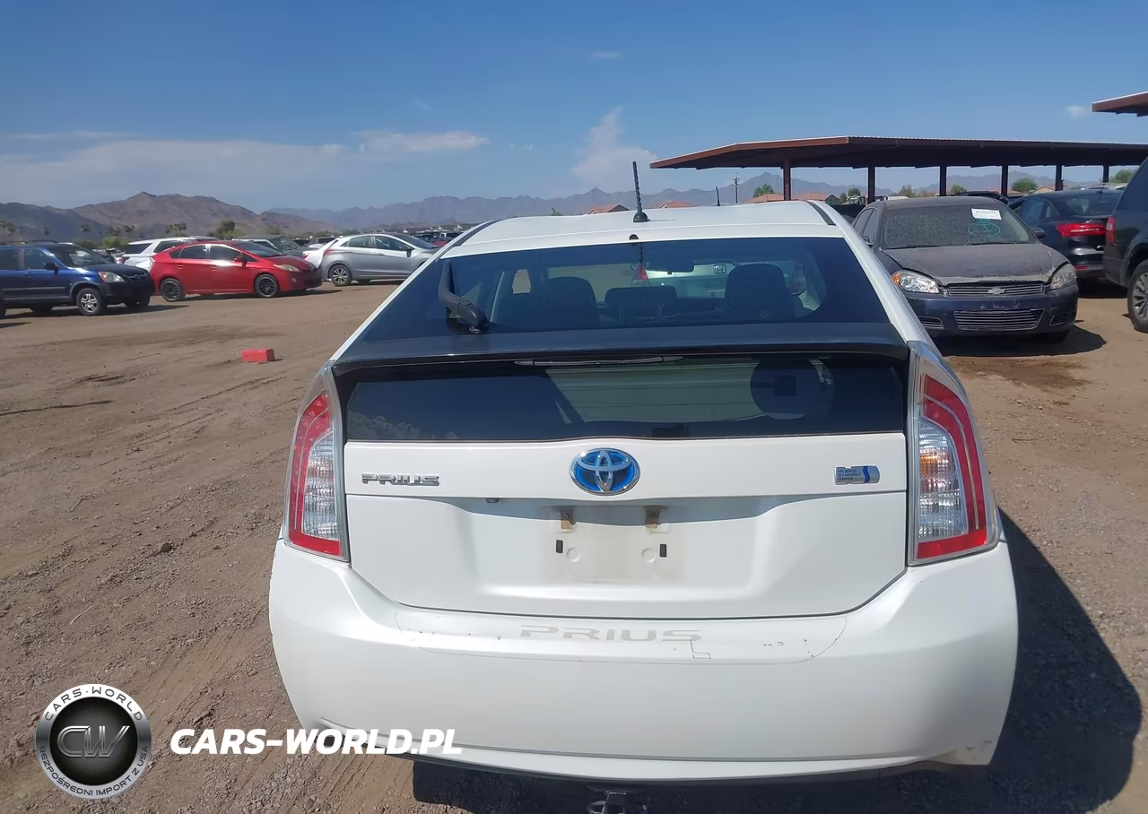 2015 Toyota Prius Two VIN:JTDKN3DU4F1862116 - 16
