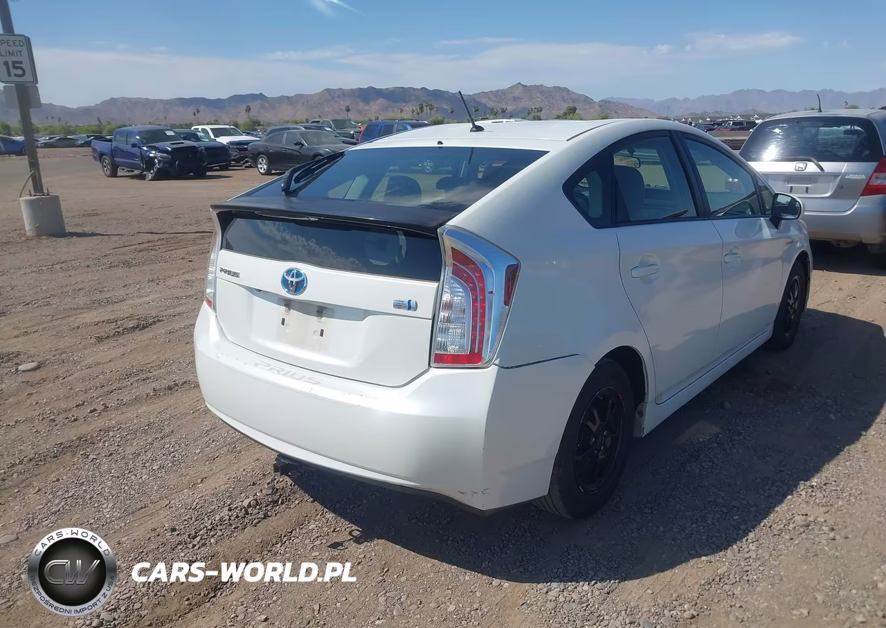 2015 Toyota Prius Two VIN:JTDKN3DU4F1862116 - 4